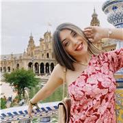 Me considero una persona paciente, creativa y cercana, con una gran vocación por la enseñanza.